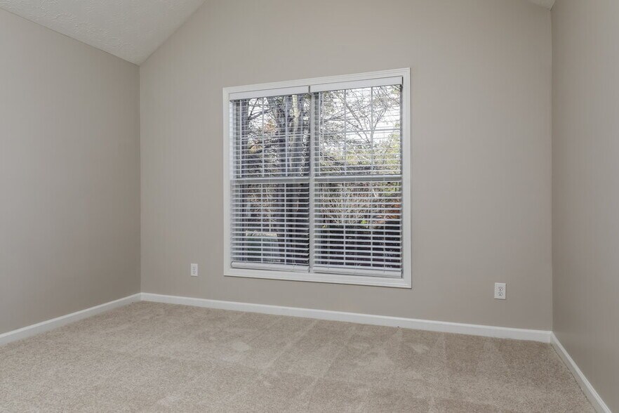 Building Photo - 752 Fairmont Park Dr