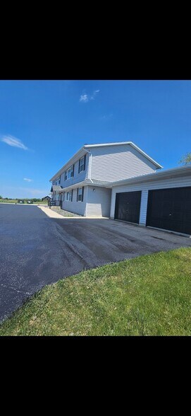 Building Photo - 108 W Rose-Eld Rd