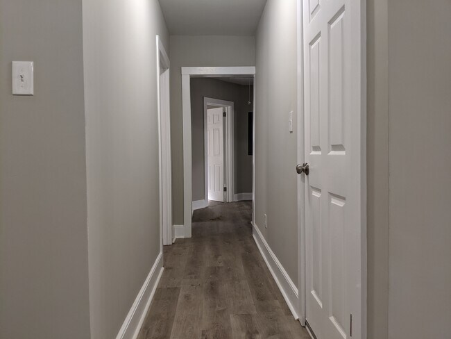 Building Photo - 2861 Forrest Hills Dr SW