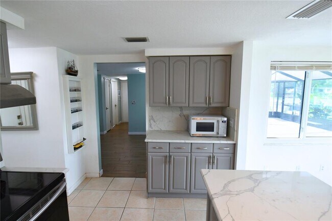 Building Photo - 3839 Star Island Dr