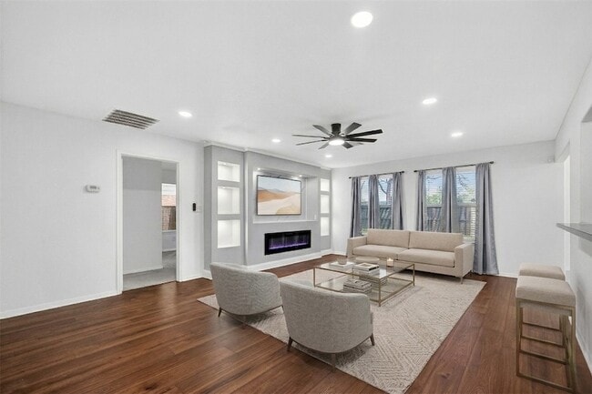 Building Photo - 15807 Sonoma Park Dr