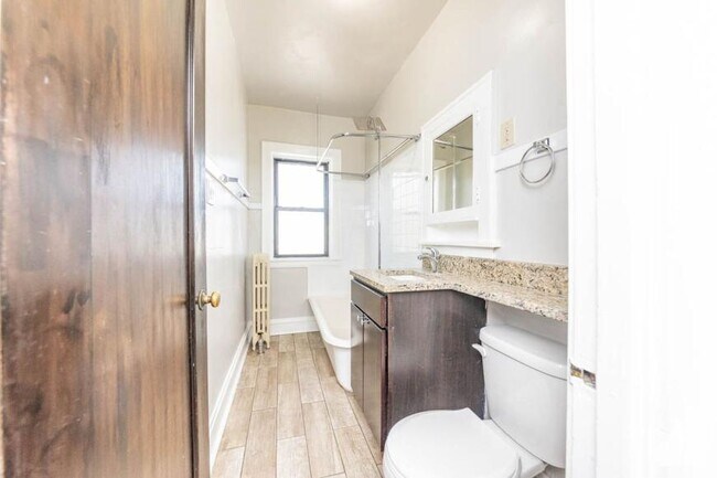Building Photo - 2 bedroom in Chicago IL 60640