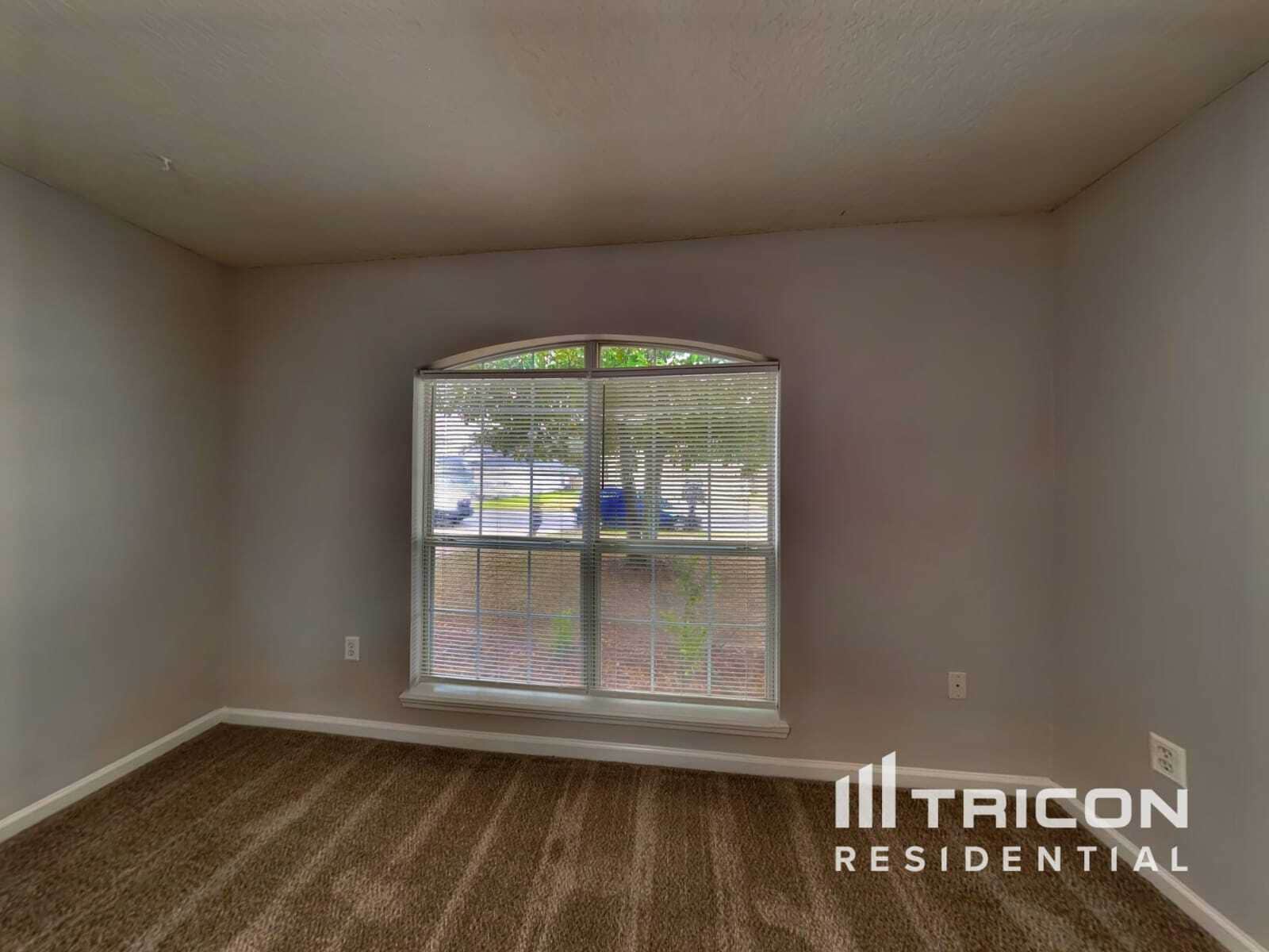 Building Photo - 2450 Creekfront Dr