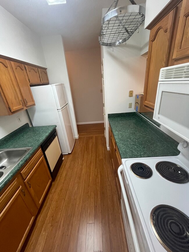 Building Photo - 6 Hollycrest Blvd