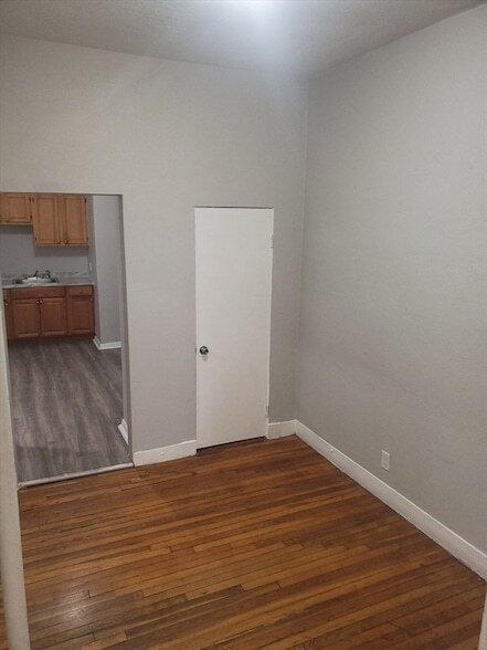 Building Photo - 10 Abbotsford St