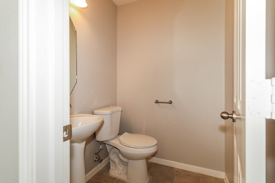 Building Photo - 22207 Summer Breeze Ln