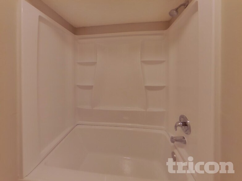 Building Photo - 528 Renee Ln