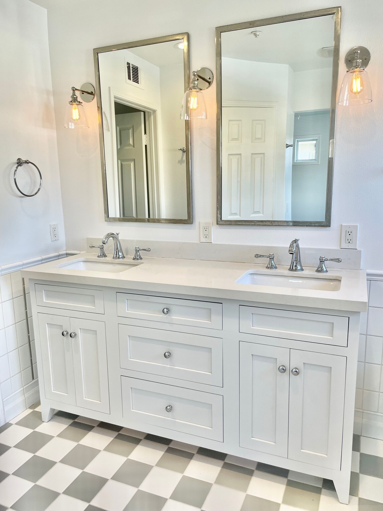 Building Photo - 77 San Raphael