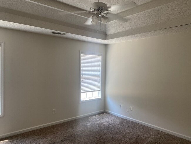 Building Photo - Two Story home in Hampton