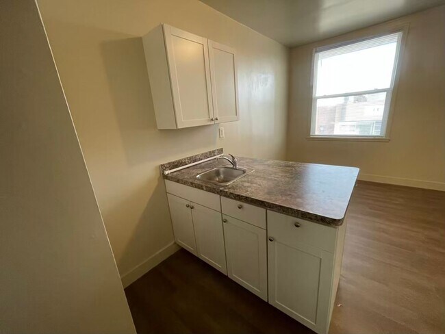 Building Photo - 44 S 200 E