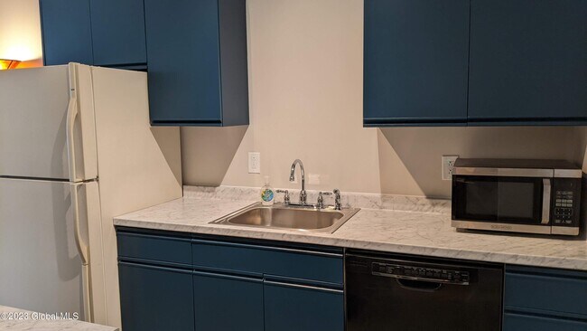 Building Photo - 1006 Greenwich Dr