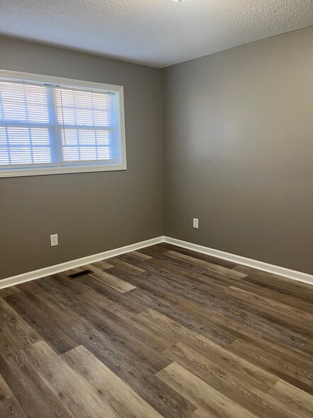 Building Photo - 108 Shady Brook Dr