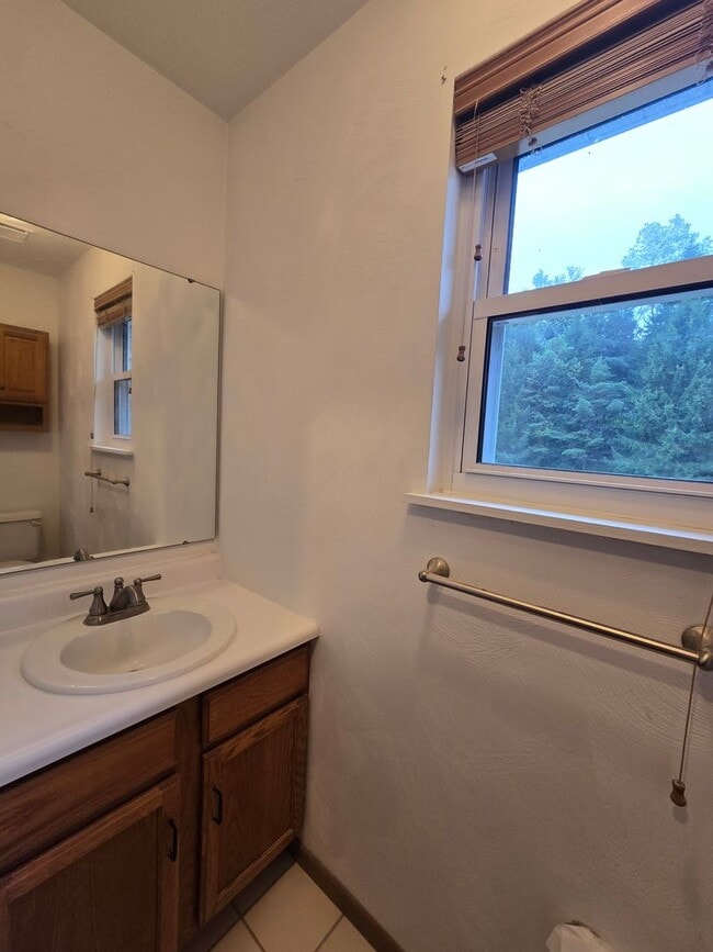 Building Photo - End Unit Townhouse - Plum School District ...