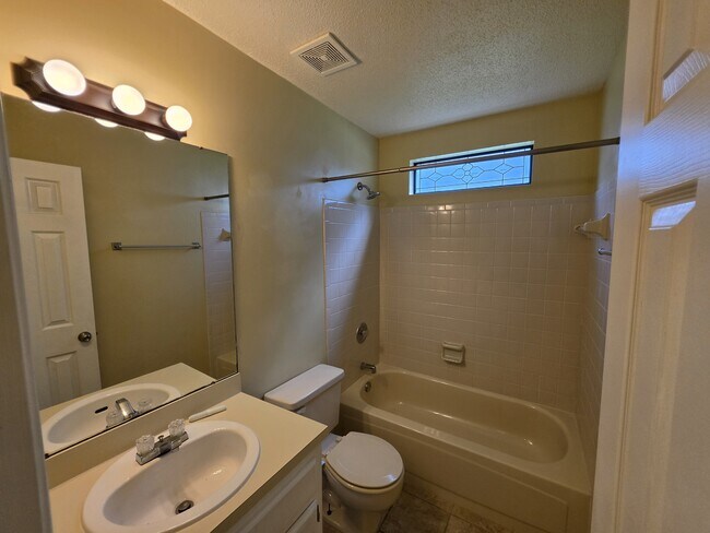 Building Photo - 148 Meadowbrook Ct