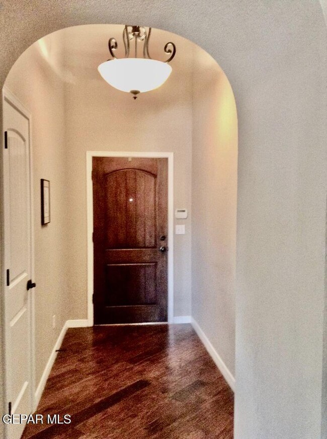 Building Photo - 6617 Cabana Del Sol Dr