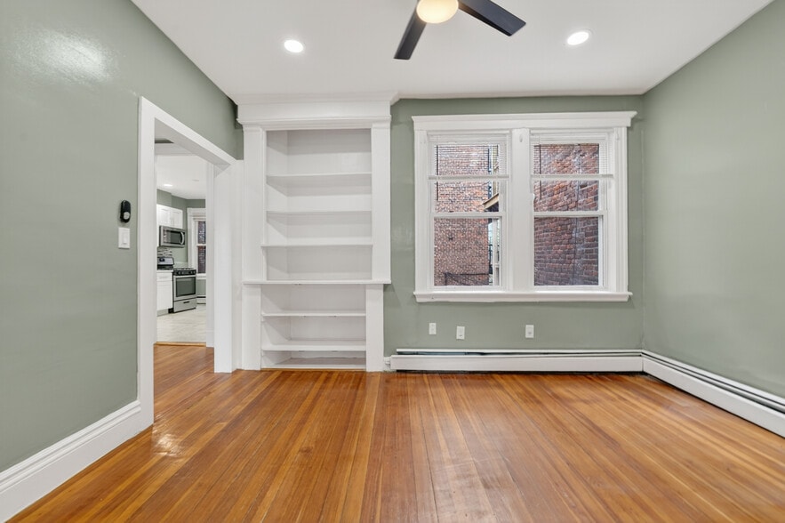 Building Photo - 129 Harrishof St
