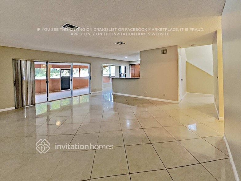 Building Photo - 10101 SW 9th Ln