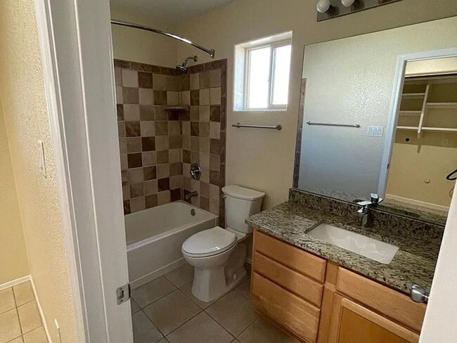 Building Photo - Beautiful Estrella Home