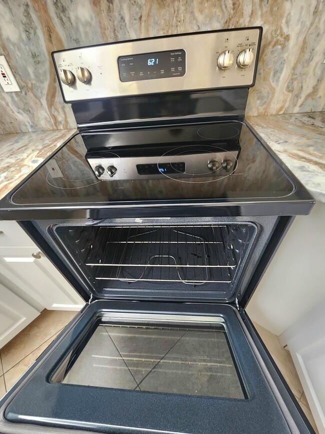 Building Photo - 310 Knotty Pine Cir