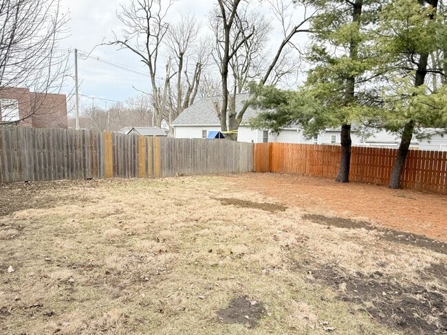 Building Photo - Newly Remodeled 2 BR/1 BA Home!