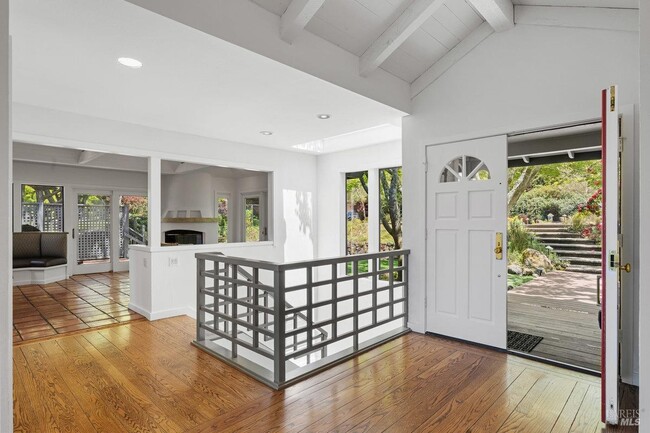 Building Photo - 19 Venado Dr
