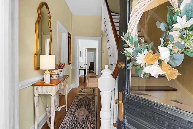 Building Photo - 6 Wentworth St