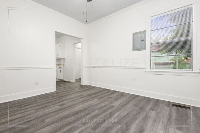 Building Photo - 202 1st St
