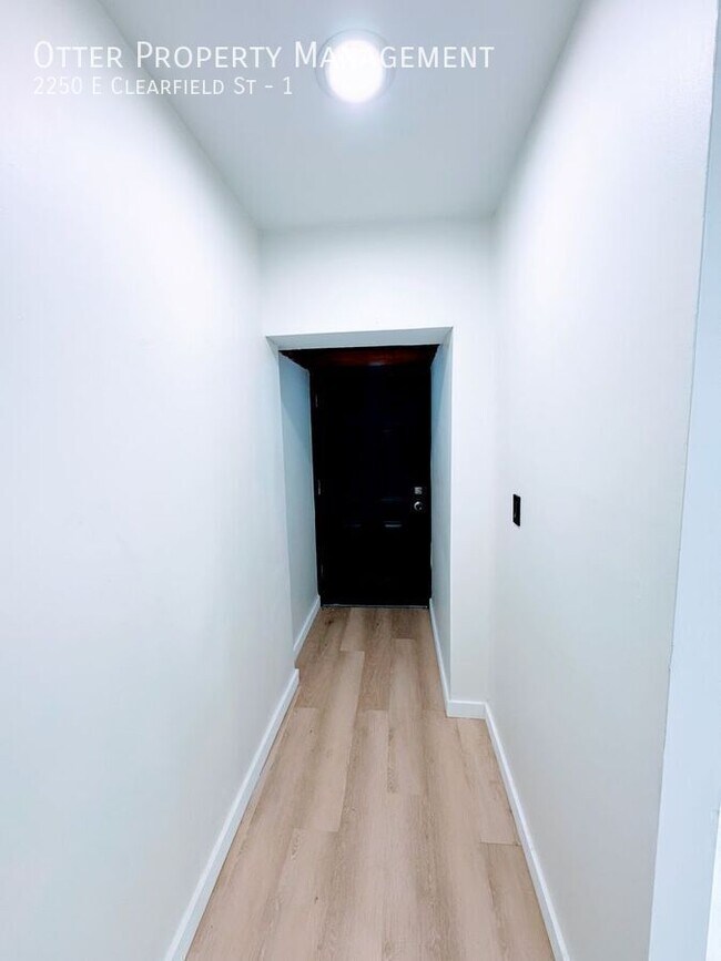 Building Photo - 2250 E Clearfield St