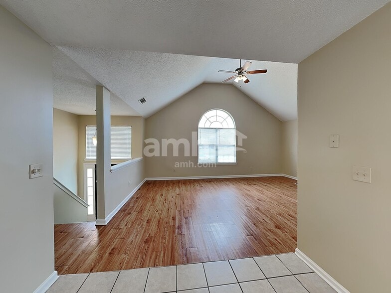 Building Photo - 228 Kings Cove