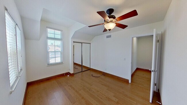 Building Photo - 1013 Powell Dr