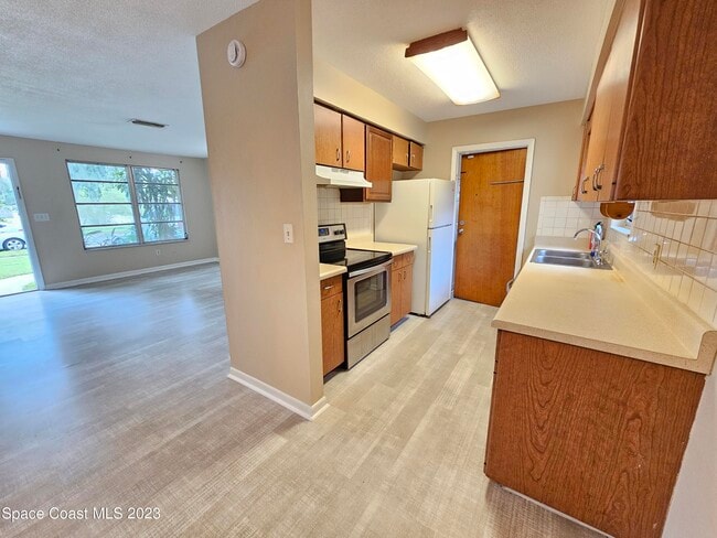 Building Photo - 2640 Dutton Dr