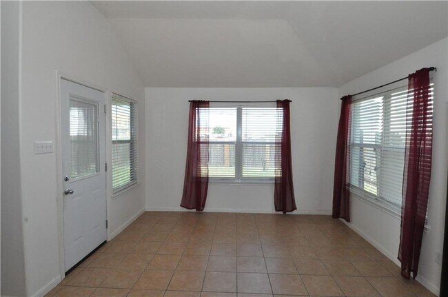Building Photo - Beautiful home walking distance to Hutto H...