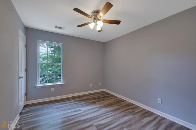 Building Photo - 528 Emily Pl NW