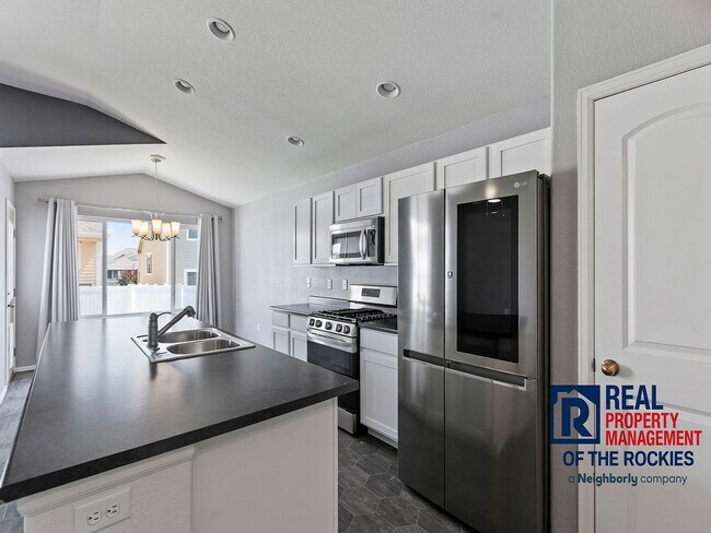 Building Photo - Beautiful, Well-Maintained Ranch Home in S...