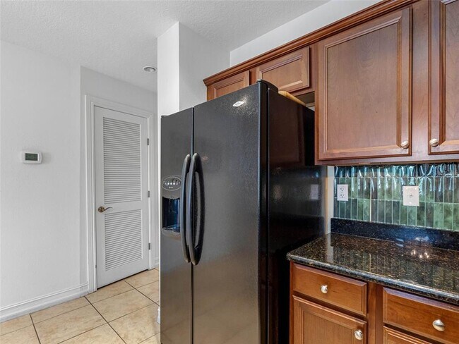 Building Photo - 13941 Clubhouse Dr