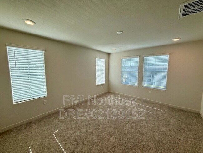 Building Photo - 109 Clownfish St