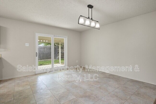 Building Photo - 536 Del Mar Dr