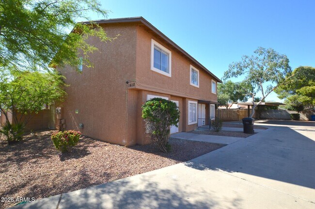 Building Photo - 1418 E Knoll Cir