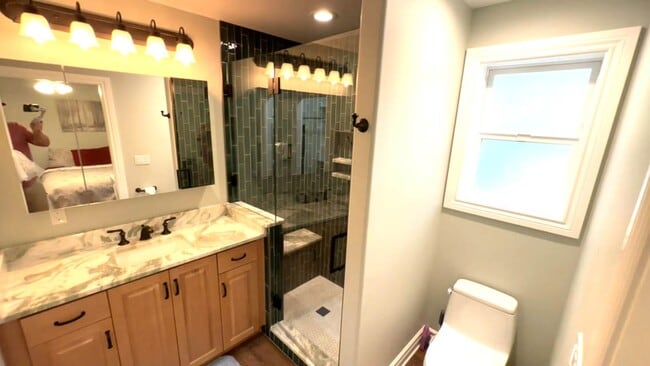 Building Photo - New Custom 2 Bed 2 Bath Furnished