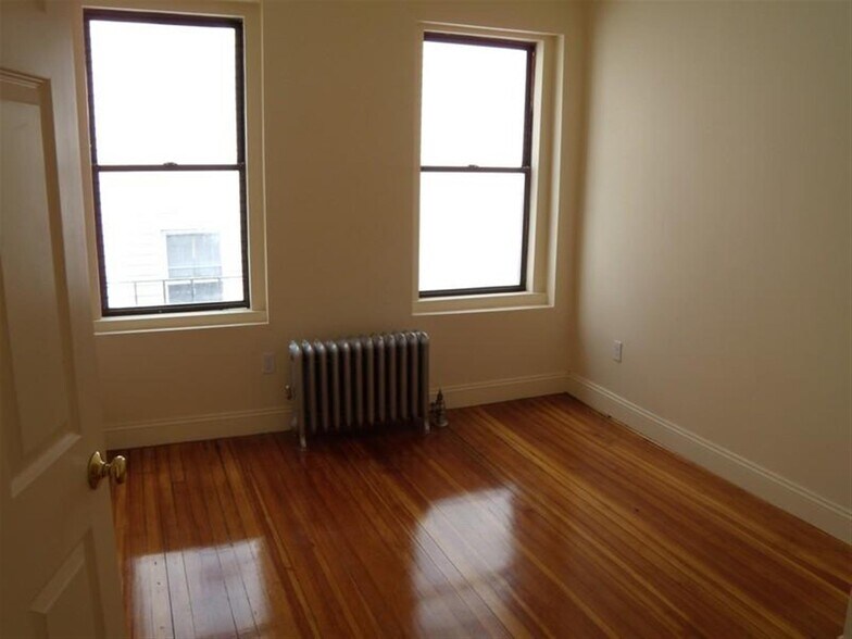 Building Photo - 217 Highland Ave