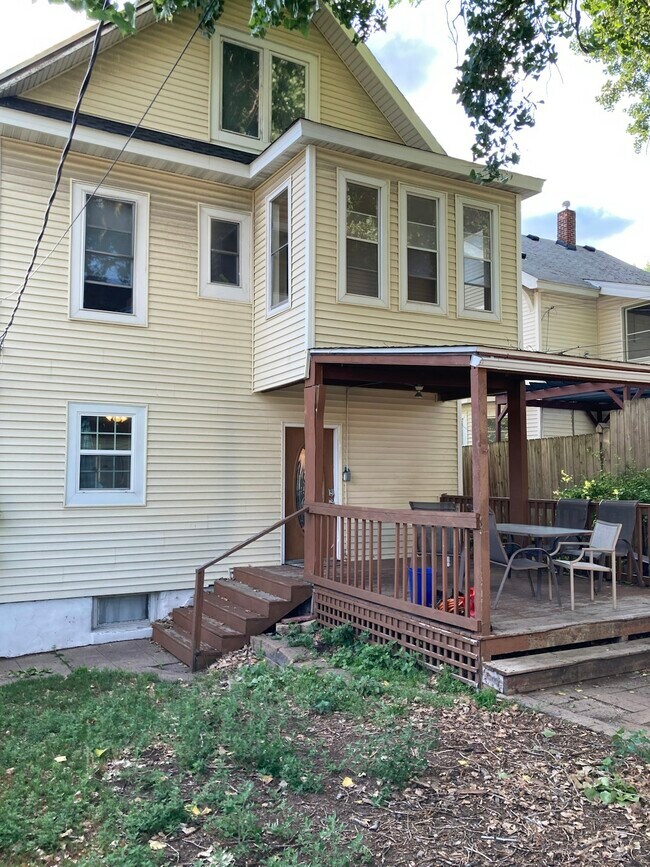 Building Photo - 894 Westminster St