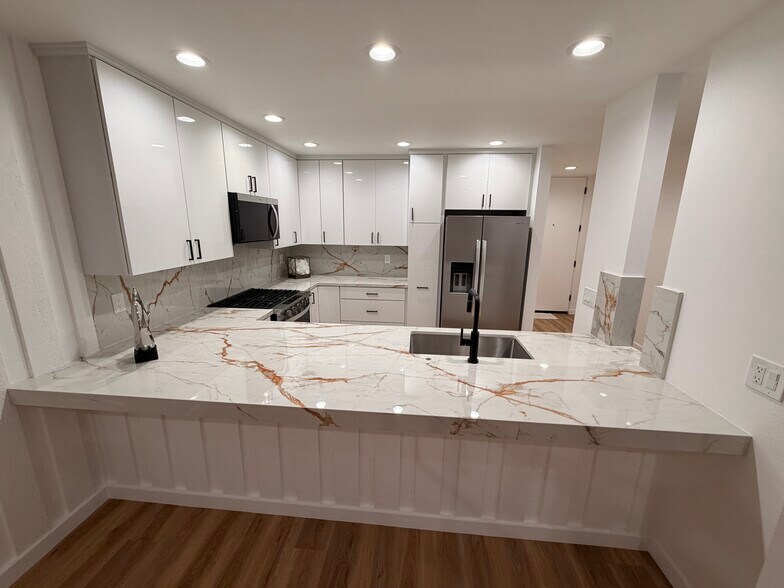 Building Photo - 111 Tamarack Ave