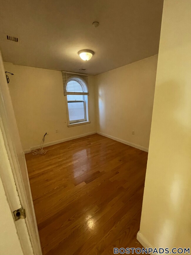 Building Photo - 90 Westland Ave