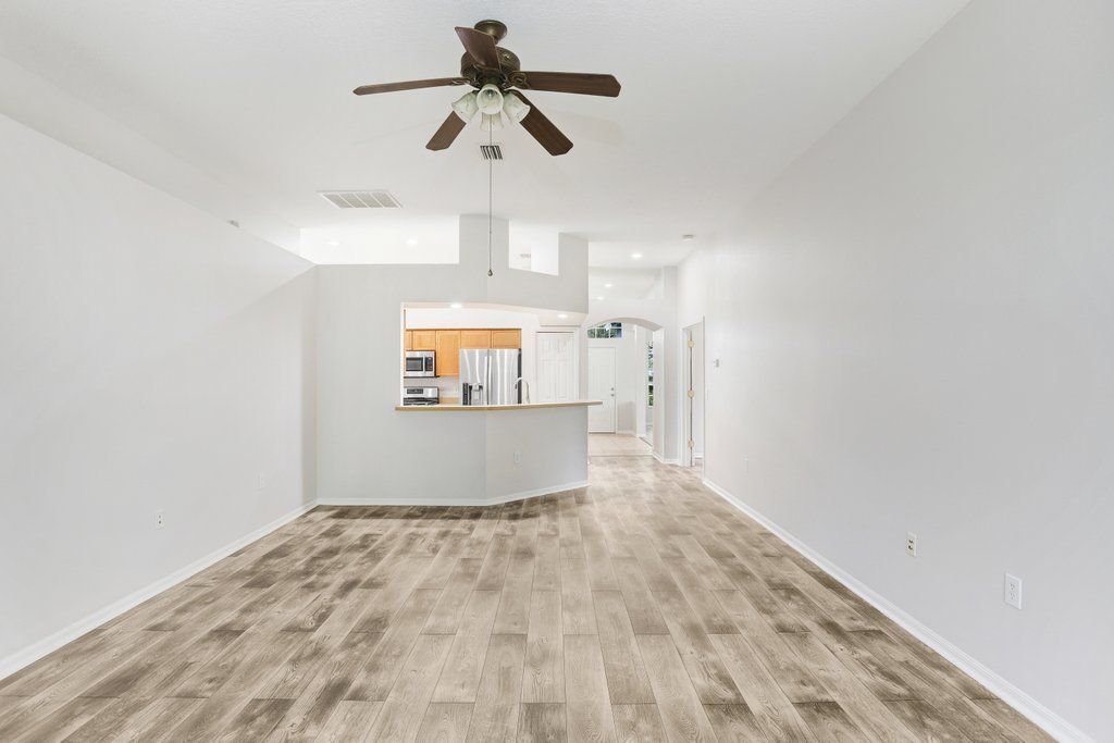 Building Photo - 15451 Martinmeadow Dr