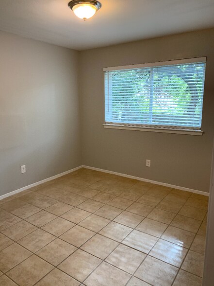 Building Photo - 4501 Dorsett Oaks Cir
