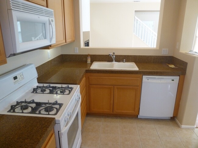 Building Photo - Lovely 3 story Home at Autumn Glen with Bonus Room