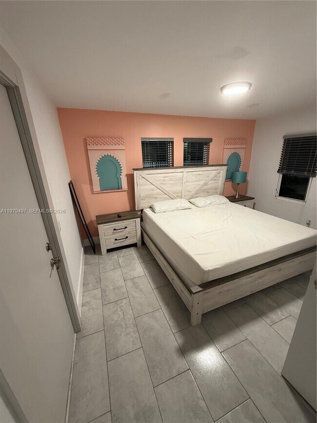 Building Photo - 2020 Washington St