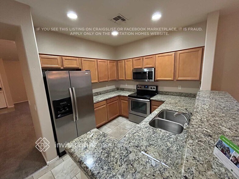 Building Photo - 6805 S 70th Dr