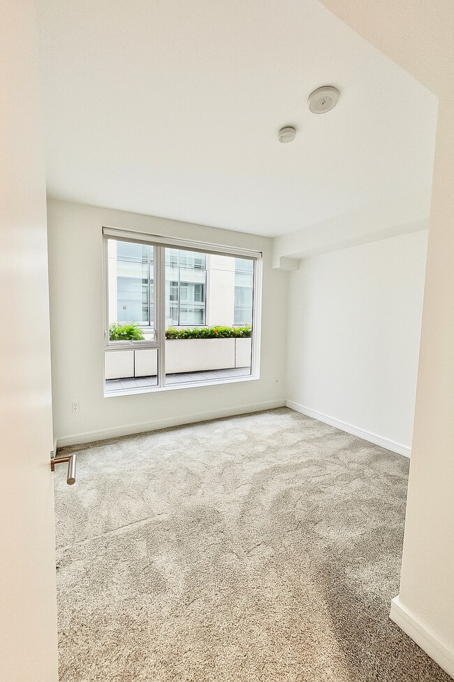 Building Photo - 631 Folsom St