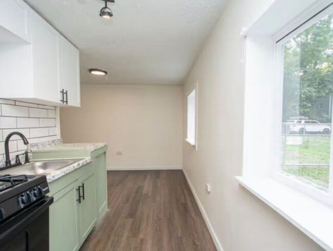 Building Photo - 1142 E Kentucky St